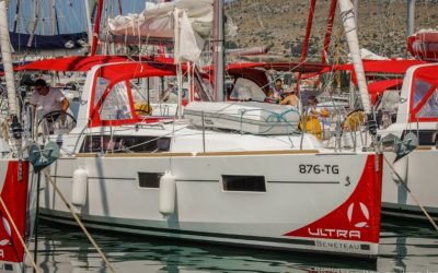 Segelyacht von Beneteau Oceanis 35 am Pier in Marina Trogir, Kroatien