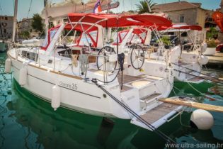 Heck Segelyacht Beneteau Oceanis 35
