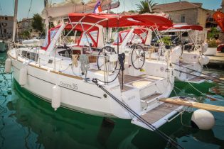 Heck von Segelyacht Beneteau Oceanis 35