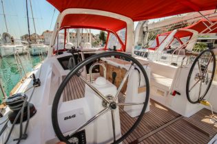 Cockpit von Segelyacht Beneteau Oceanis 35