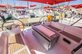 Cockpittisch von Segelboot Beneteau Oceanis 41