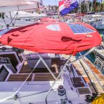 Bimini mit Solarpanelen von Segelyacht Beneteau Oceanis 45