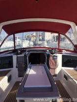 Cockpit mit Sprayhood von Segelyacht Beneteau Oceanis 45