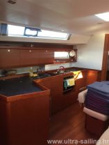 Küche von Segelyacht Beneteau Oceanis 45