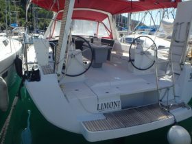 Heck von Segelboot Beneteau Oceanis 41 in Marina Dubrovnik, Kroatien