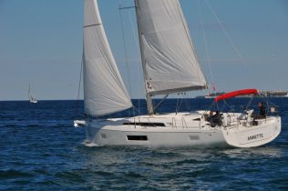 Segelyacht Beneteau Oceanis 51.1 beim Segeln in Kroatien