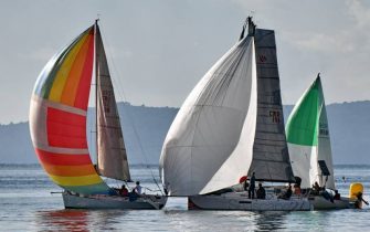 Segelboote bei der Mrduja Regatta in Kroatien