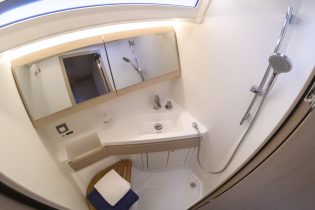 Toilette von Segelboot Oceanis 46.1