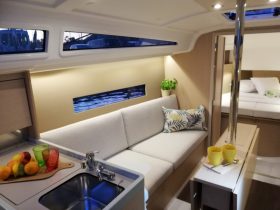 Salon von Beneteau Oceanis 30.1