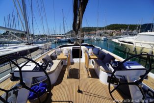 Cockpit Segelyacht Beneteau First 53 in Kroatien