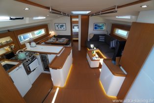 Salon Eingang von Segelyacht First 53