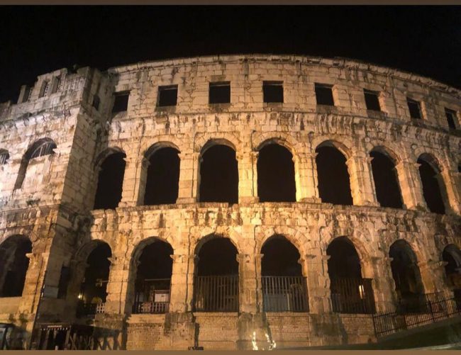 Amphitheater in der Altstadt von Pula