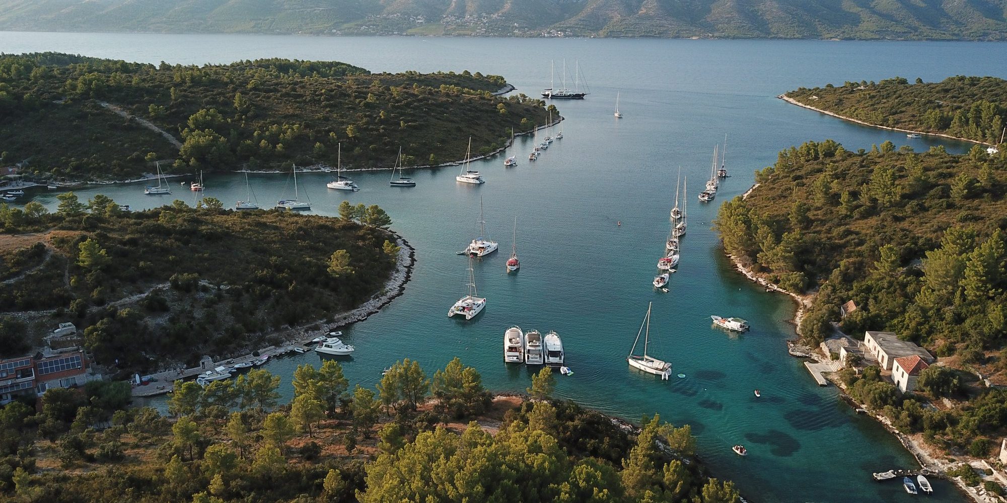 Ankerbucht auf der Insel Scedro in Kroatien