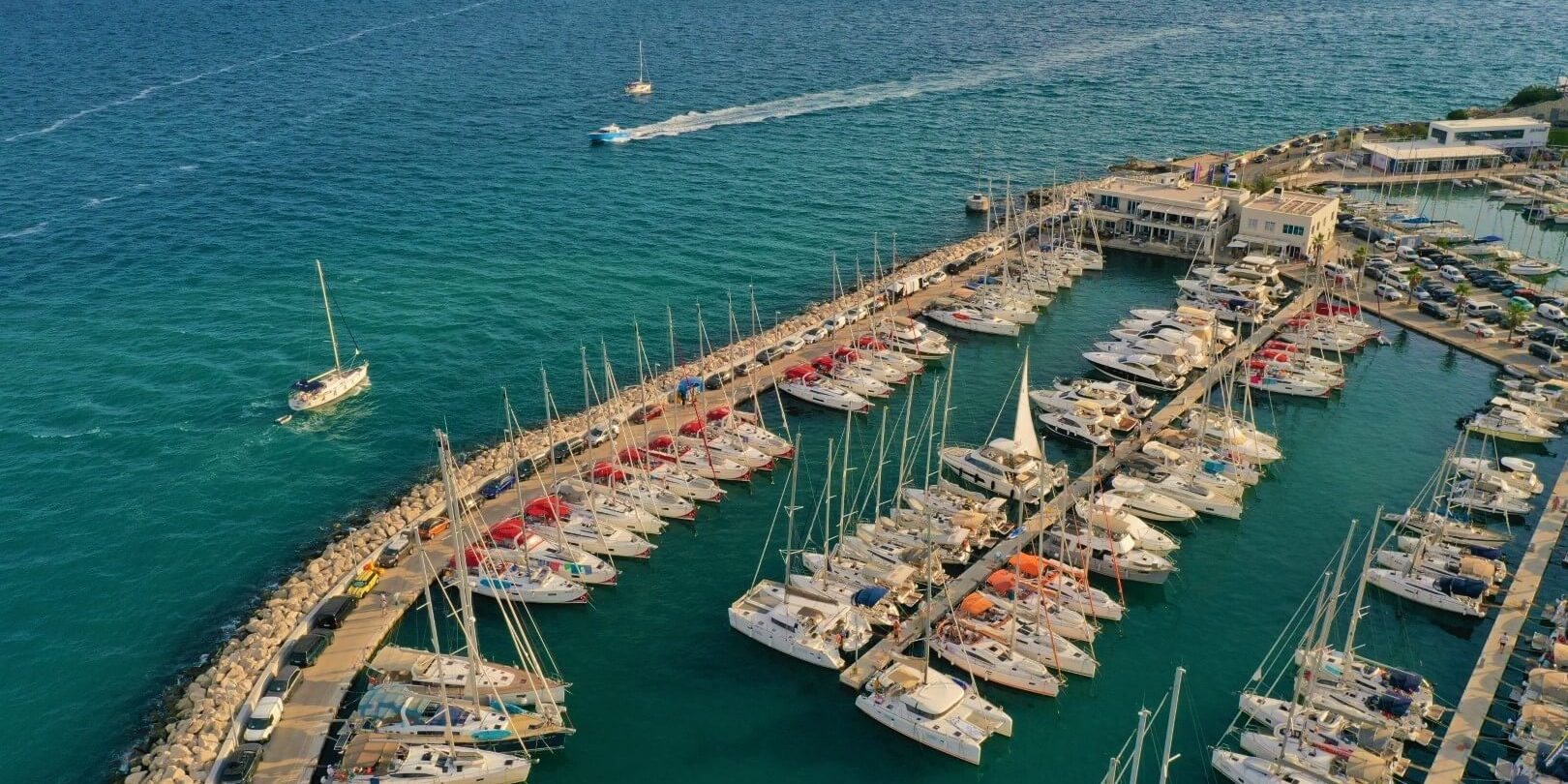 Boote im Hafen von Marina Split in Kroatien