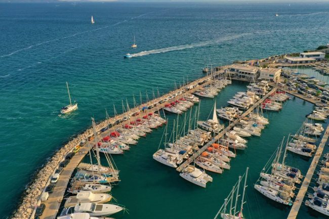 Boote im Hafen von Marina Split in Kroatien